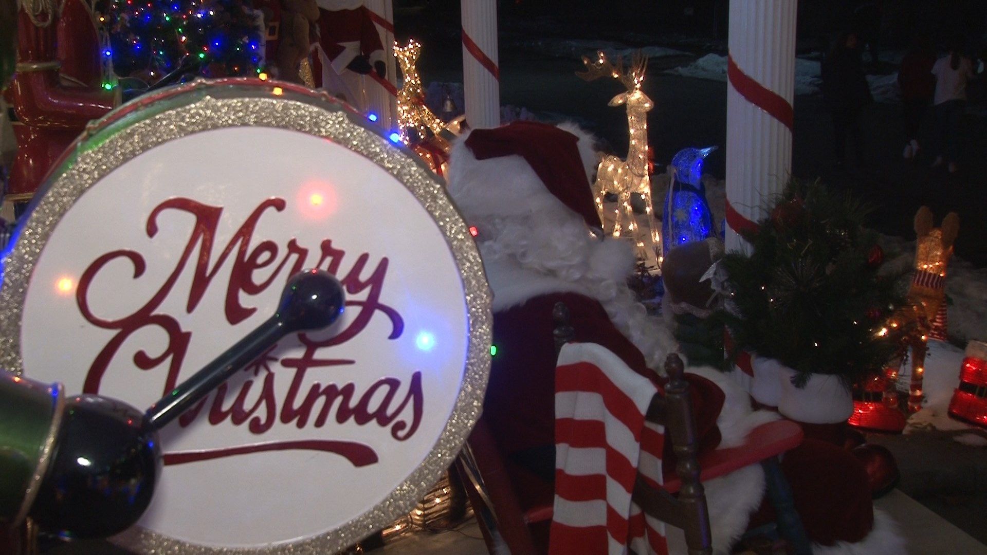 Festive Friday Santa visits Elmira house to celebrate Christmas WENY